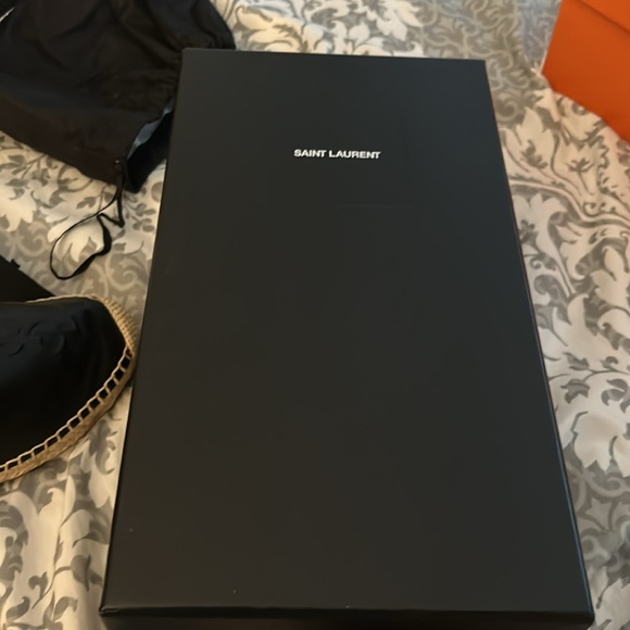 SAINT LAURENT 36 - Picture 5 of 9